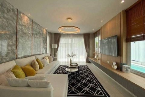 House in Pattaya, Thailand 4 bedrooms № 158810 - photo 2