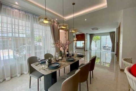 House in Pattaya, Thailand 4 bedrooms № 158810 - photo 3