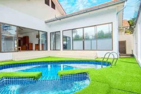 Casa de 3 dormitorios en Jomtien Beach, Pattaya, Tailandia № 210520 - foto 17