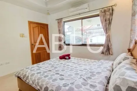Casa de 3 dormitorios en Jomtien Beach, Pattaya, Tailandia № 210520 - foto 9