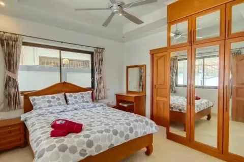 Casa de 3 dormitorios en Jomtien Beach, Pattaya, Tailandia № 210520 - foto 16
