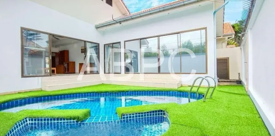 Casa de 3 dormitorios en Jomtien Beach, Pattaya, Tailandia № 210520