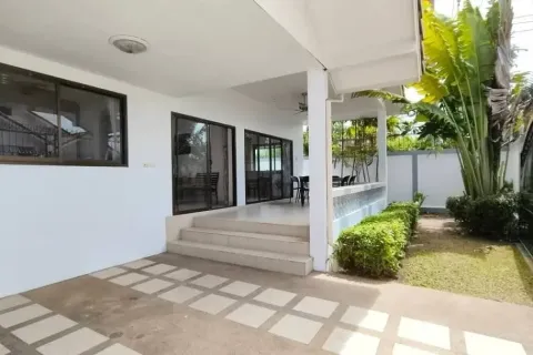 Casa de 3 dormitorios en Jomtien Beach, Pattaya, Tailandia № 210520 - foto 21