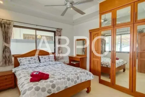 Casa de 3 dormitorios en Jomtien Beach, Pattaya, Tailandia № 210520 - foto 14