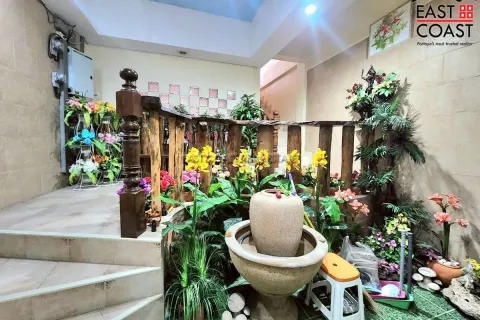 Casa de 6 dormitorios en Jomtien Beach, Pattaya, Tailandia № 212721 - foto 3