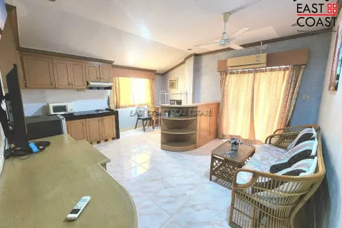 Casa de 6 dormitorios en Jomtien Beach, Pattaya, Tailandia № 212721 - foto 15