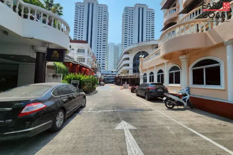 Casa de 6 dormitorios en Jomtien Beach, Pattaya, Tailandia № 212721 - foto 2