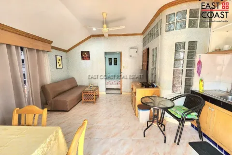 Casa de 6 dormitorios en Jomtien Beach, Pattaya, Tailandia № 212721 - foto 18
