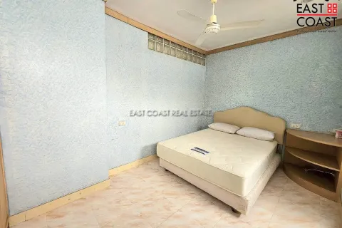 Casa de 6 dormitorios en Jomtien Beach, Pattaya, Tailandia № 212721 - foto 26