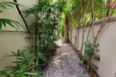 Casa de 4 dormitorios en Pattaya, Tailandia № 212719 - foto 5