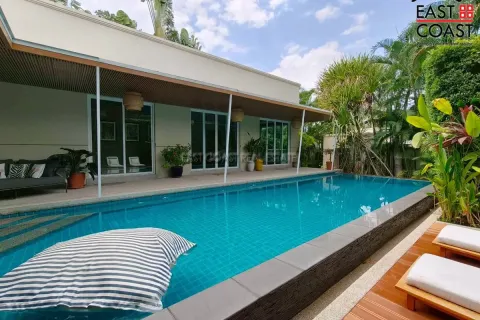 Casa de 4 dormitorios en Pattaya, Tailandia № 212719 - foto 15