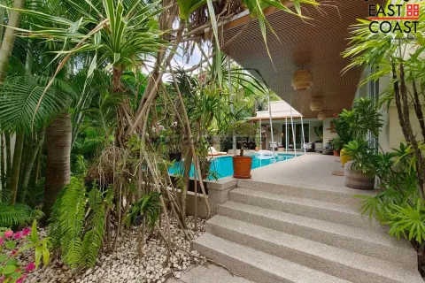Casa de 4 dormitorios en Pattaya, Tailandia № 212719 - foto 3