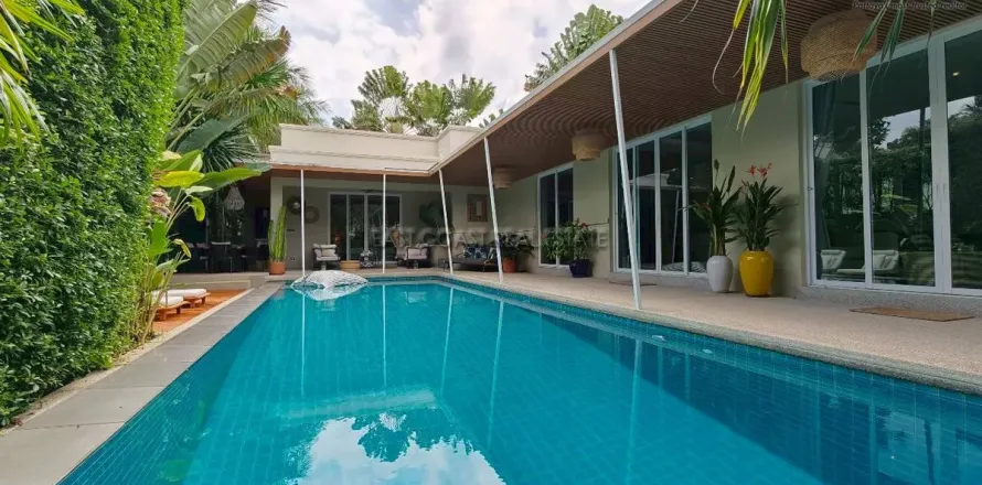 Casa de 4 dormitorios en Pattaya, Tailandia № 212719