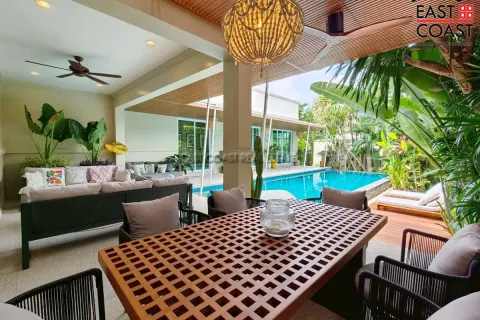 Casa de 4 dormitorios en Pattaya, Tailandia № 212719 - foto 12