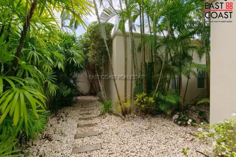 Casa de 4 dormitorios en Pattaya, Tailandia № 212719 - foto 4