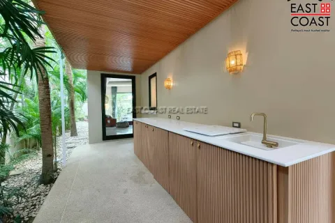 Casa de 4 dormitorios en Pattaya, Tailandia № 212719 - foto 13