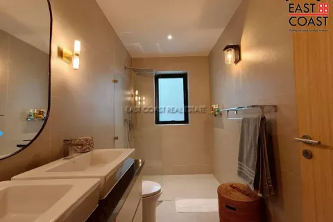 Casa de 4 dormitorios en Pattaya, Tailandia № 212719 - foto 28