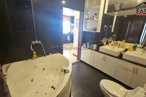 Condominio de 2 dormitorios en Jomtien Beach, Pattaya, Tailandia № 212723 - foto 24