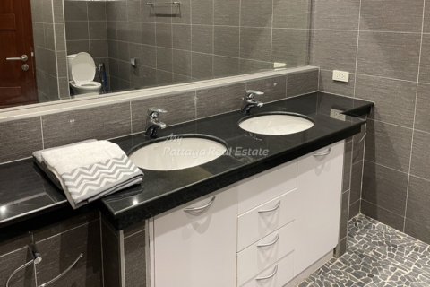 House in Bang Lamung, Thailand 4 bedrooms № 155429 - photo 15