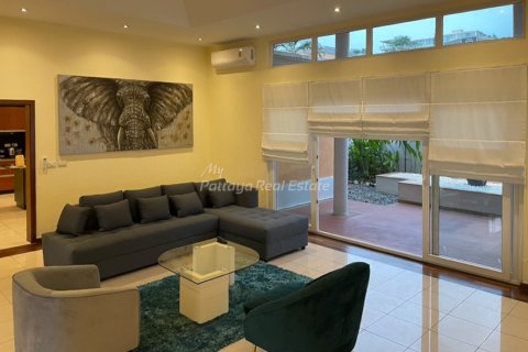 House in Bang Lamung, Thailand 4 bedrooms № 155429 - photo 3