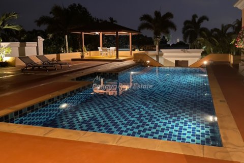 House in Bang Lamung, Thailand 4 bedrooms № 155429 - photo 16