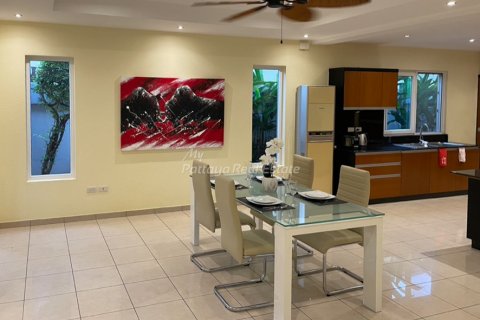 House in Bang Lamung, Thailand 4 bedrooms № 155429 - photo 7