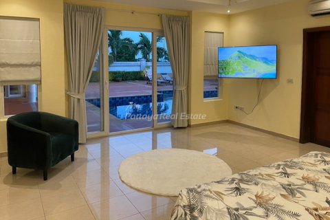 House in Bang Lamung, Thailand 4 bedrooms № 155429 - photo 4