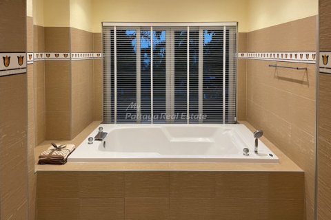 House in Bang Lamung, Thailand 4 bedrooms № 155429 - photo 11