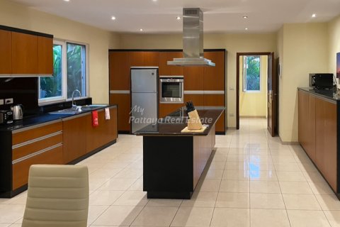 House in Bang Lamung, Thailand 4 bedrooms № 155429 - photo 6