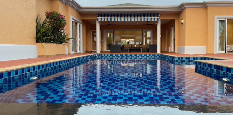 House in Bang Lamung, Thailand 4 bedrooms № 155429