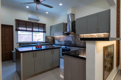 Villa in Pattaya, Thailand 6 bedrooms № 149341 - photo 11