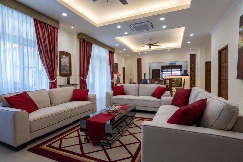Villa in Pattaya, Thailand 6 bedrooms № 149341 - photo 7