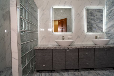 Villa in Pattaya, Thailand 6 bedrooms № 149341 - photo 16