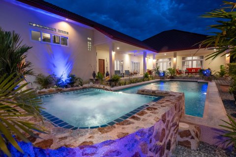 Villa in Pattaya, Thailand 6 bedrooms № 149341