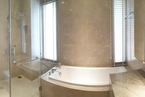 Кондоминиум с 2 спальнями в Кхлонг Сане, Бангкок, Таиланд № 163415 - фото 4