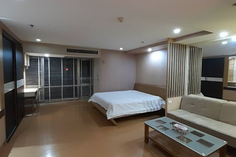 Studio dans le Condo à Watthana, Bangkok, Thaïlande  № 163413 - photo 4