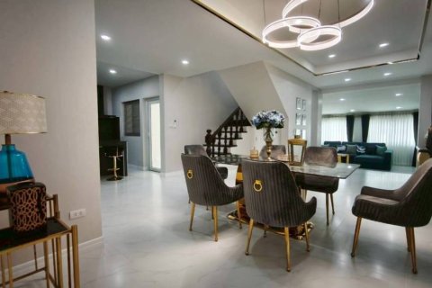 Villa à Pattaya, Thaïlande 4 chambres № 173024