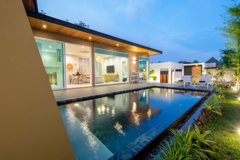 Villa in Phuket, Thailand 3 bedrooms № 160745 - photo 29