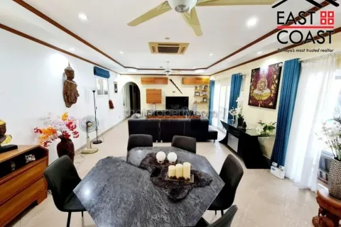 Casa de 3 dormitorios en Jomtien Beach, Pattaya, Tailandia № 212822 - foto 4