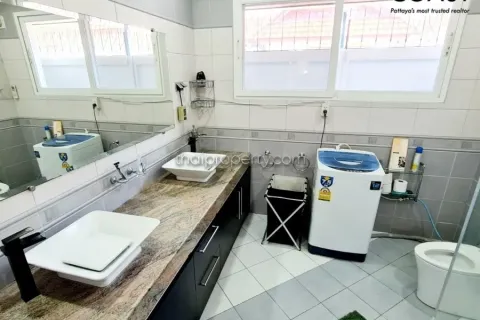 Casa de 3 dormitorios en Jomtien Beach, Pattaya, Tailandia № 212822 - foto 19