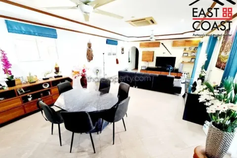 Casa de 3 dormitorios en Jomtien Beach, Pattaya, Tailandia № 212822 - foto 9