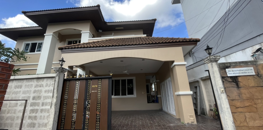 House in Watthana, Bangkok, Thailand 6 bedrooms № 156581