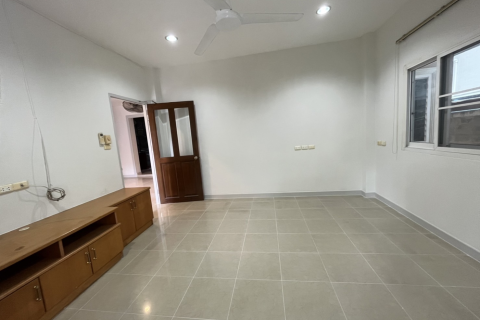 House in Watthana, Bangkok, Thailand 6 bedrooms № 156581 - photo 10