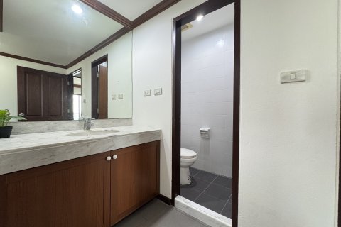 Condo à Chatuchak, Bangkok, Thaïlande, 3 chambres  № 156582 - photo 10