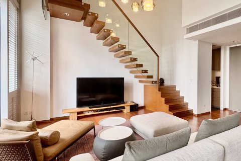 Кондоминиум с 2 спальнями в Сатхоне, Бангкок, Таиланд № 156580 - фото 2