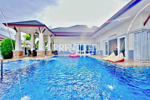 House in Pattaya, Thailand 4 bedrooms № 197763