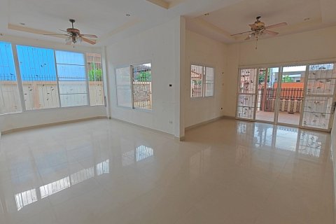 Дом в Паттайе, Таиланд с 3 спальнями  № 147718 - фото 4