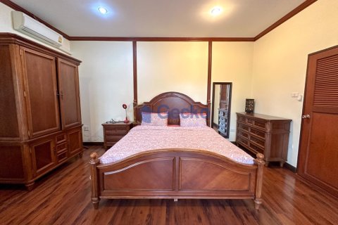 House in Pattaya, Thailand 4 bedrooms № 197100 - photo 13