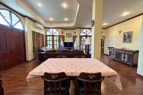 House in Pattaya, Thailand 4 bedrooms № 197100 - photo 12