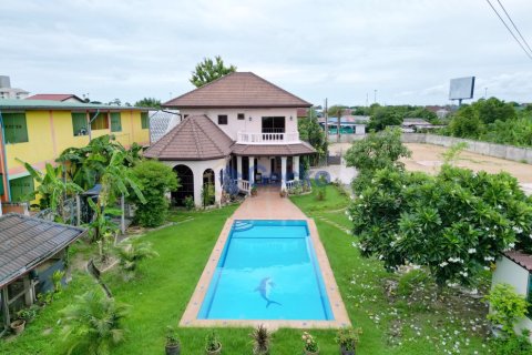 House in Pattaya, Thailand 4 bedrooms № 197100 - photo 4